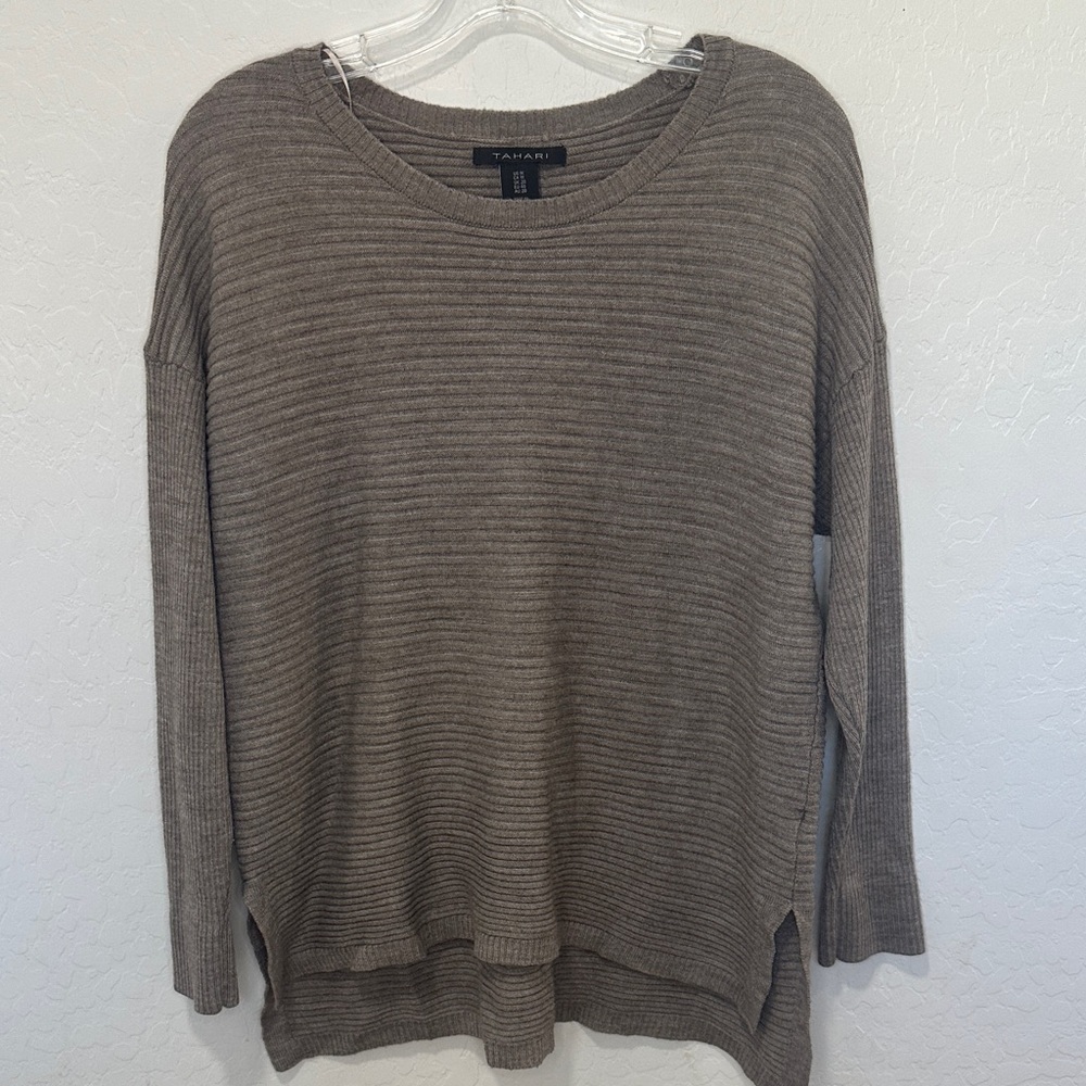 Tahari Women 1X Sweater Long Sleeve Merino Wool Blend Rib Knit Button‎ Back